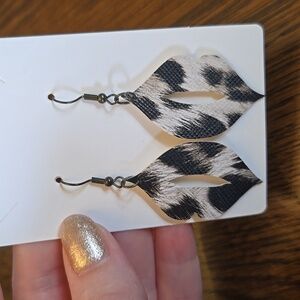 Lughtweaight Faux Leather Lips 💋 Earrings